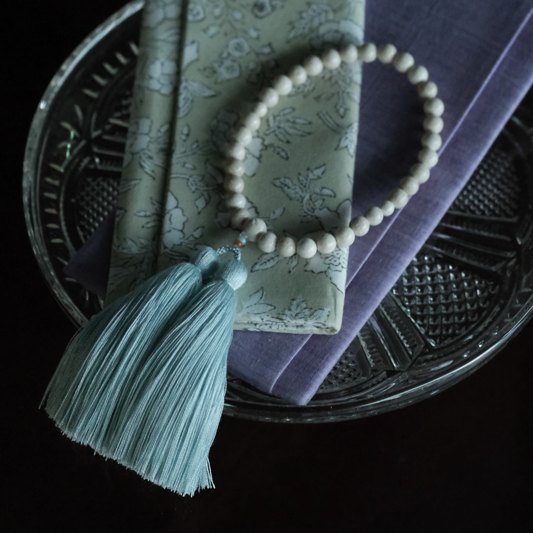 ▲数珠袋や袱紗もご用意しています(別売)※写真の数珠はRiverstone