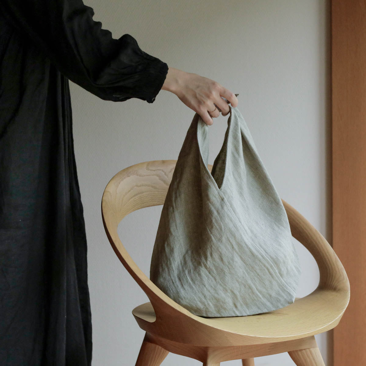 おしゃれと実用性を兼ね備えたヘリンボーンのあづま袋 – Envelope