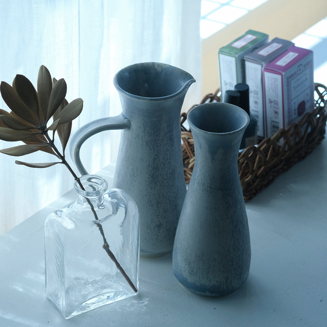 中央:ピッチャー とっくり型、右:カラフェ型