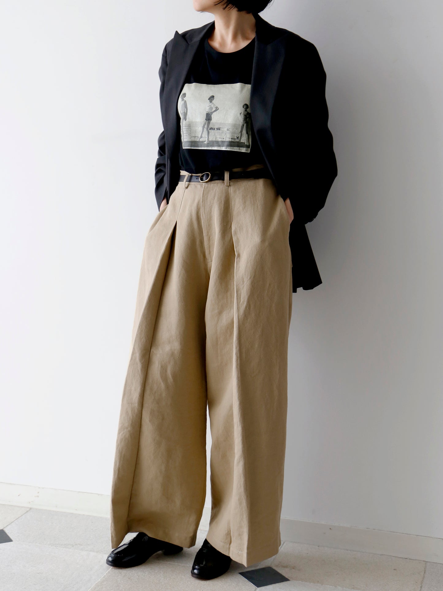 Tシャツ:ヴァカンス、ジャケット:ヴィクトール、(モデル身長166cm)