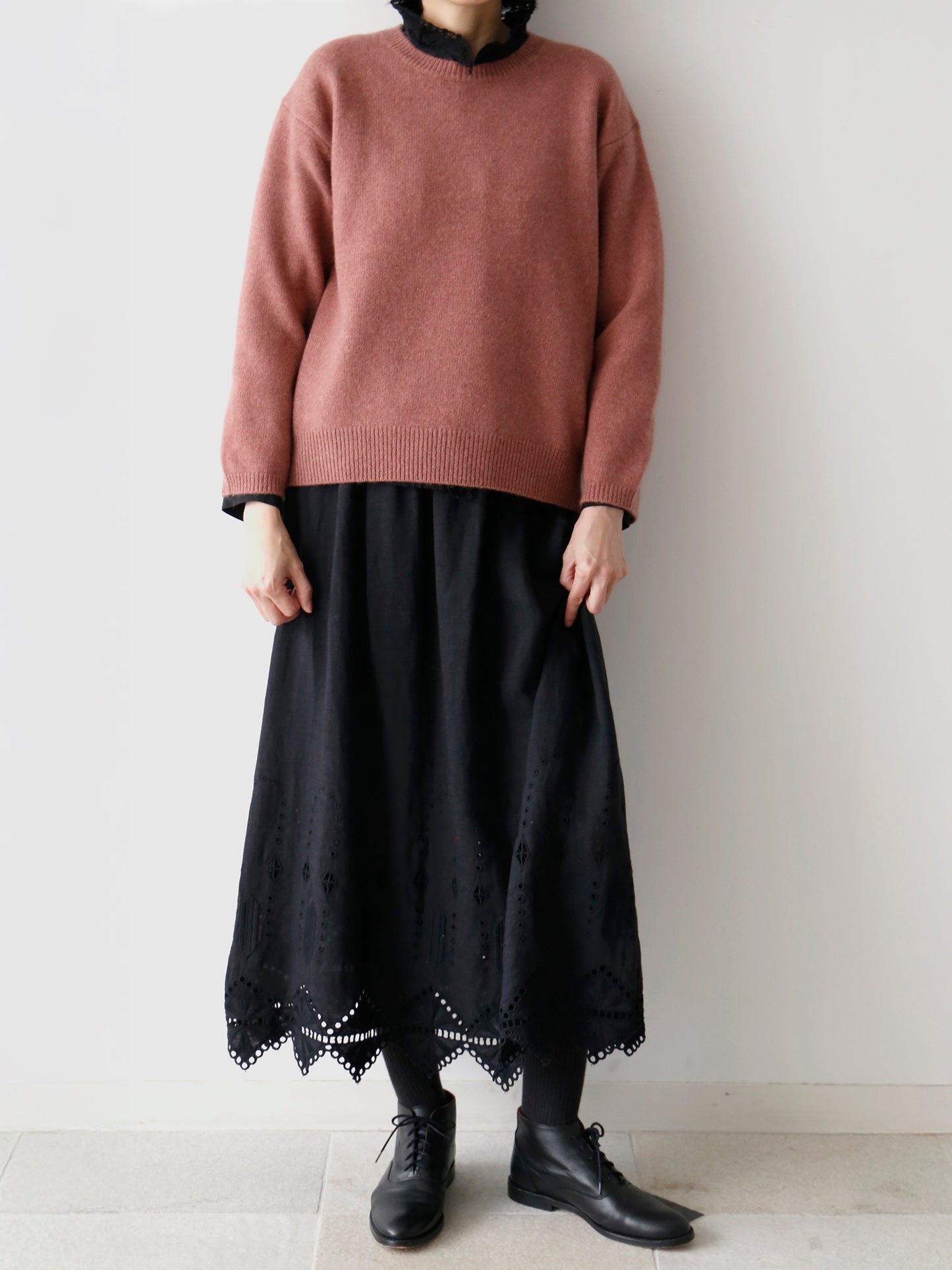 ブラウス:エロイーズ、スカート:ロシェル・ロン No.16