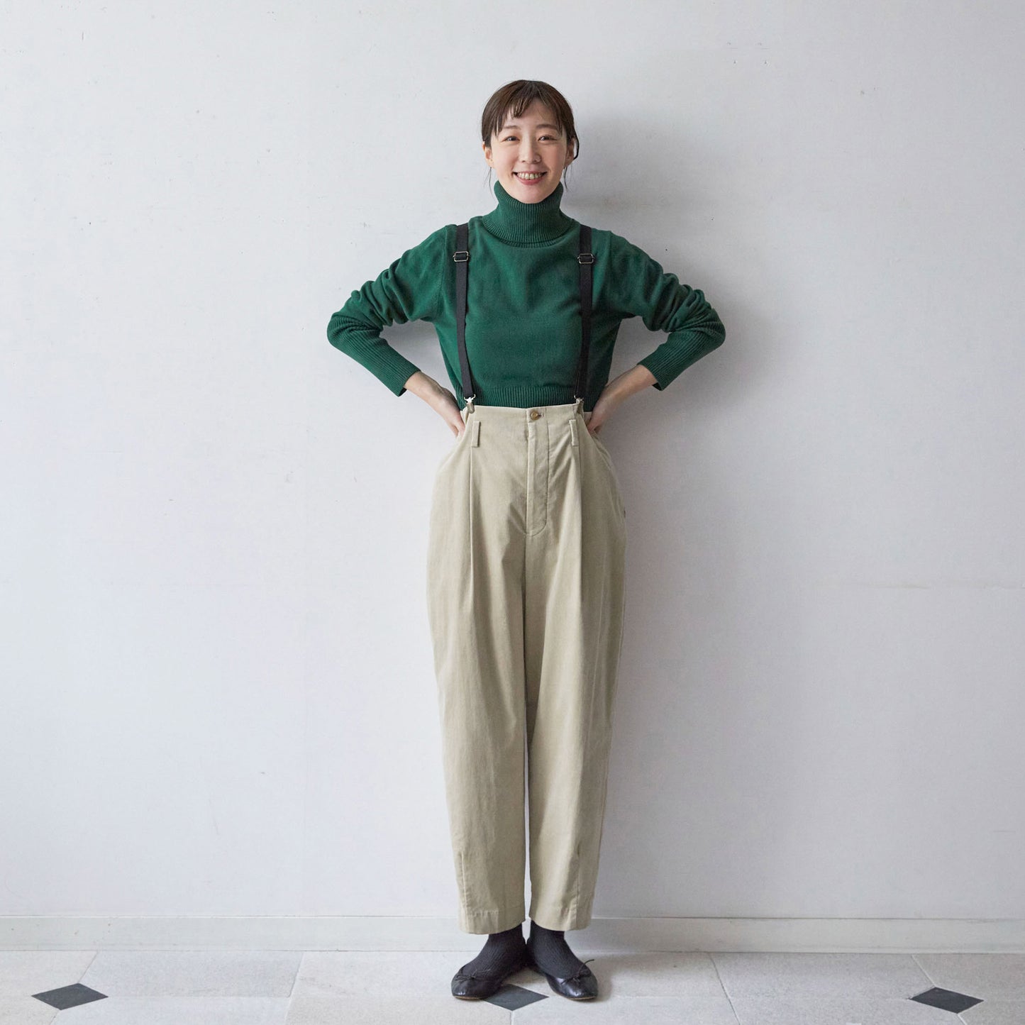 ノアール×ノアール ニット:コルルール・トリコ、パンツ:ジョエル(身長168cm)