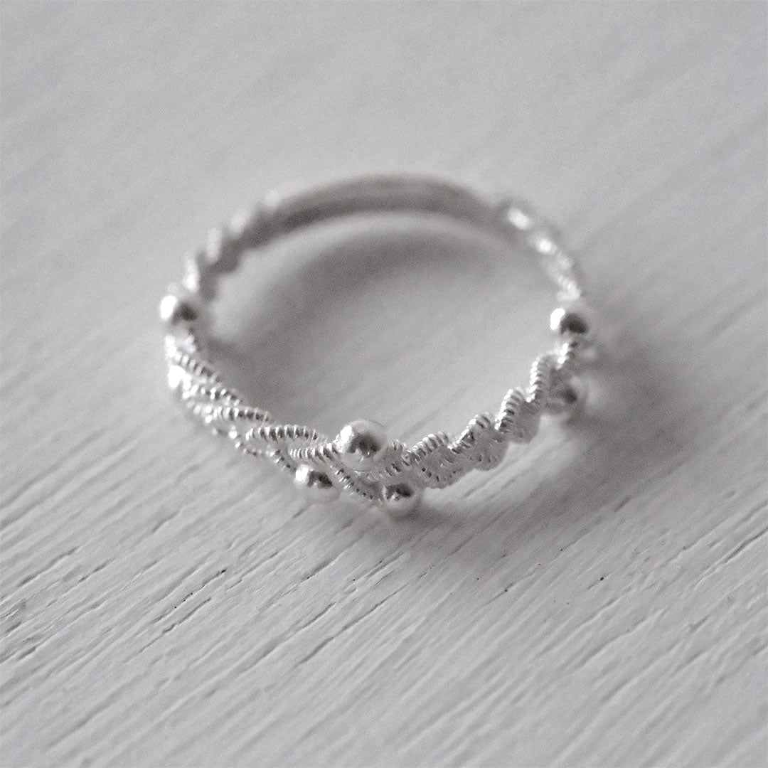 小さなビーズが彩る可憐なリング Envelope エンベロープオンラインショップ