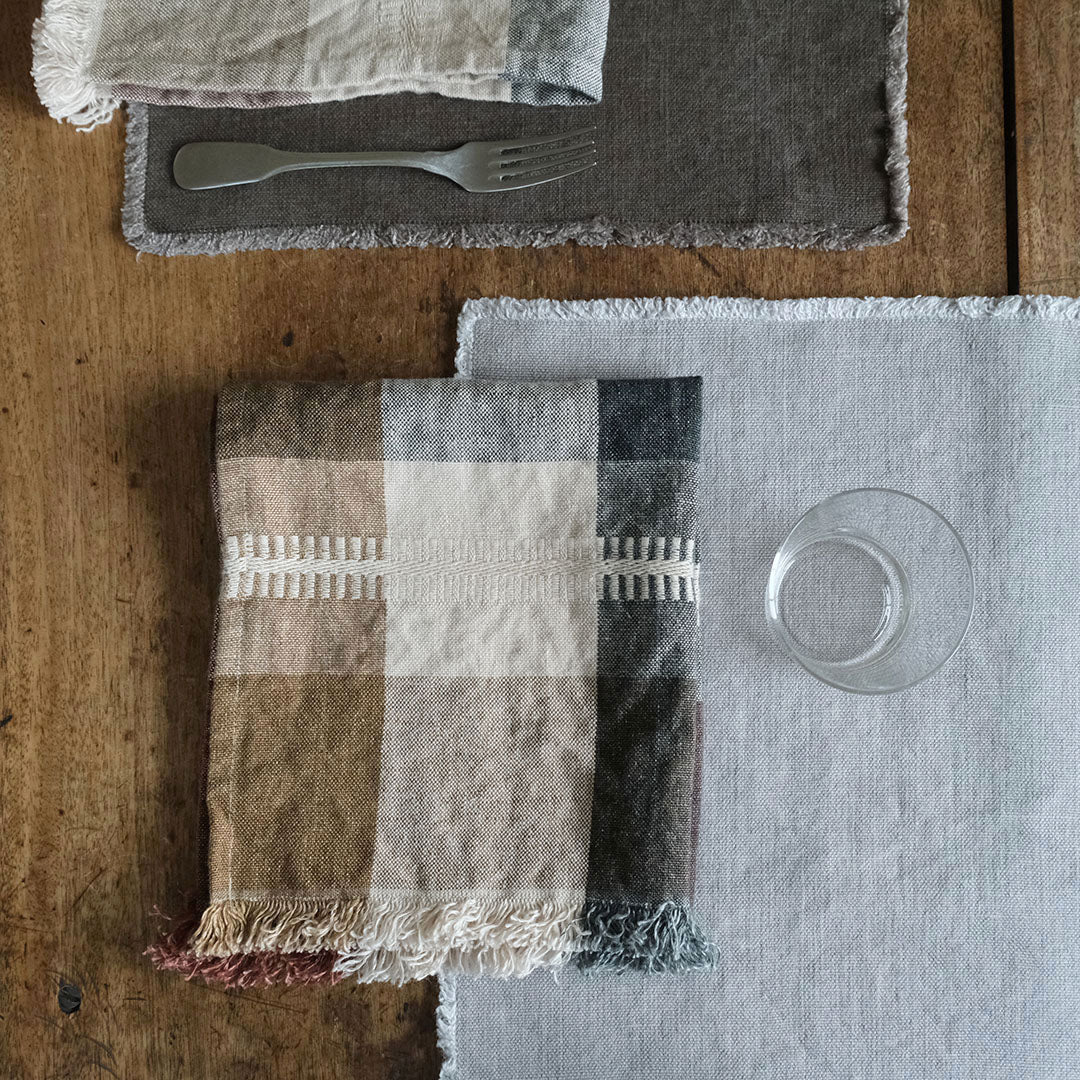 プレースマット・パシフィック(フォグ、カフェノアール)とのコーディネート例