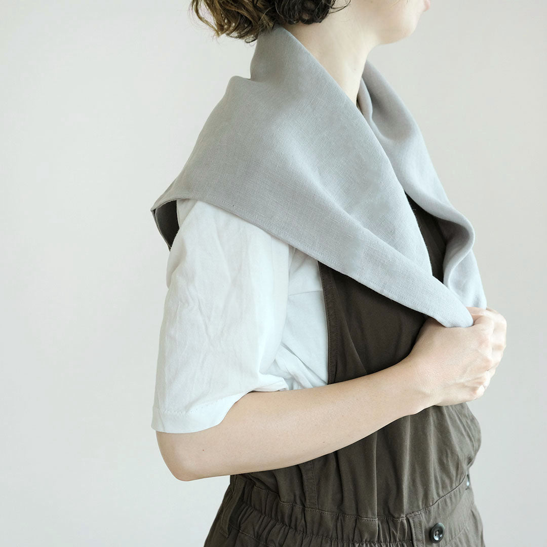 いつもバッグに入れて、とっさの日よけや冷房よけにショールとしてもどうぞ