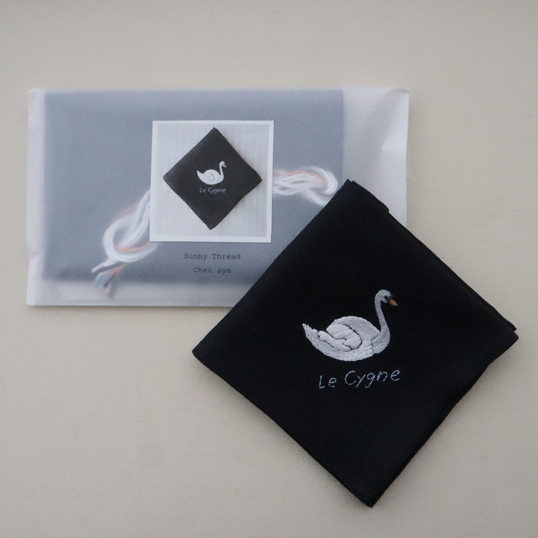 aya 刺繍キット スワンのハンカチ – Envelope - エンベロープ