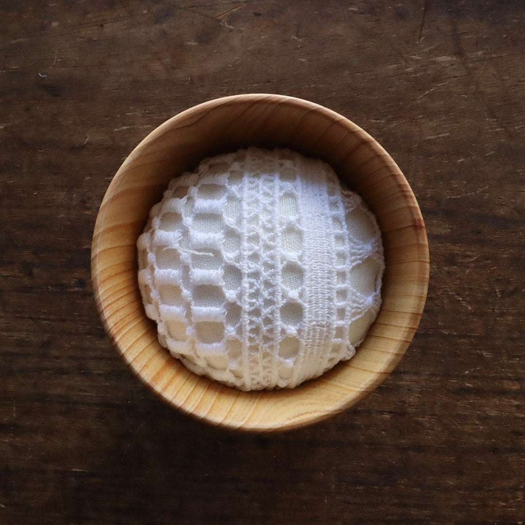Sinking pin cushion