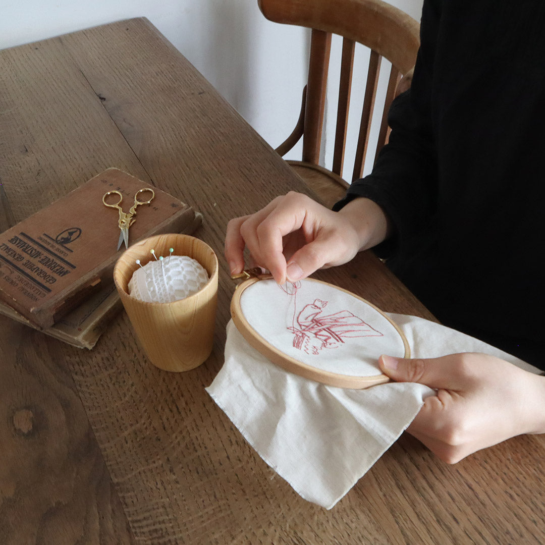 Sinking pin cushion