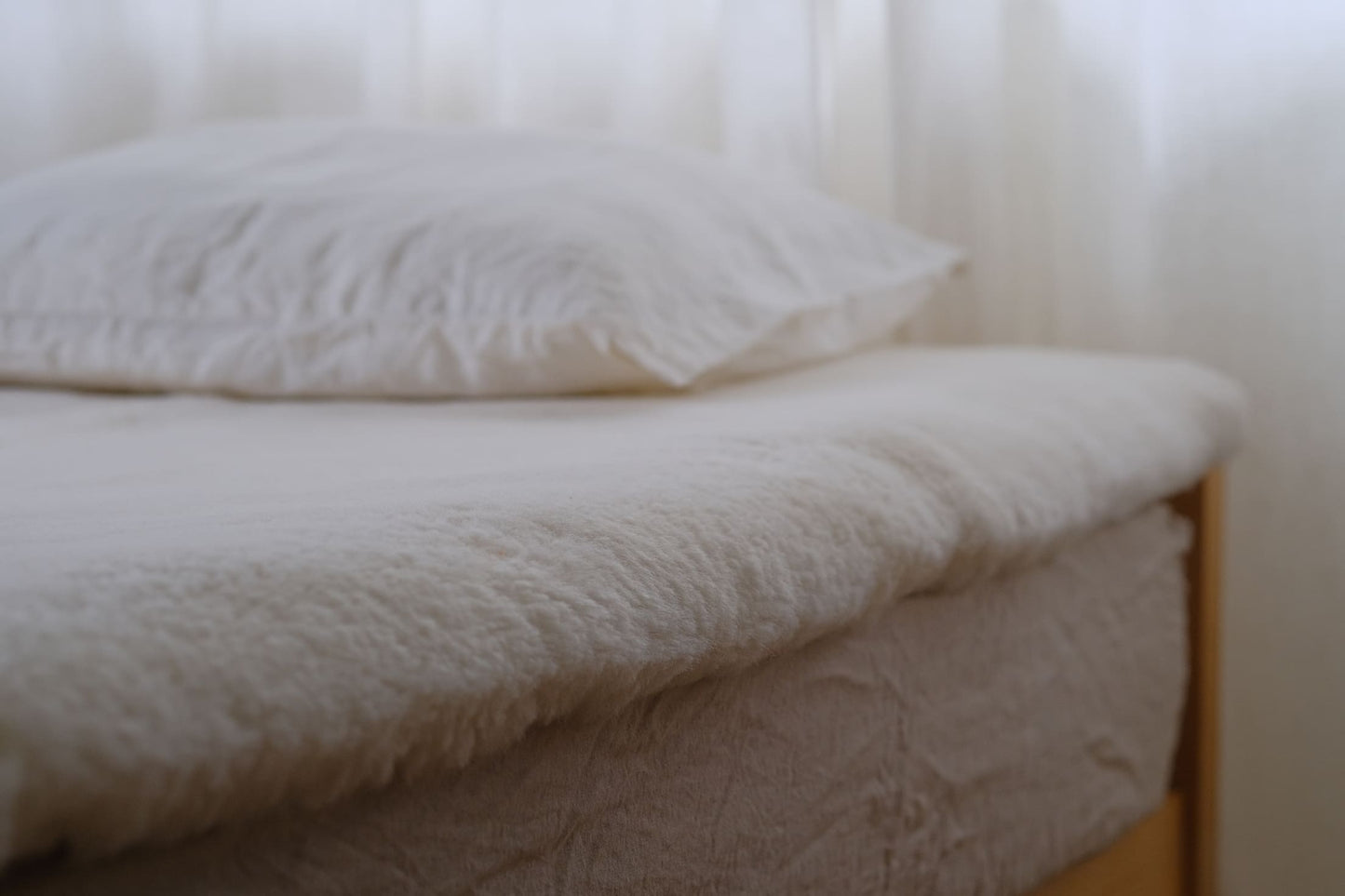 ISHITAYA/【直送便】イタリアンリネン張りムートン35 ※送料無料(一部地域を除く)