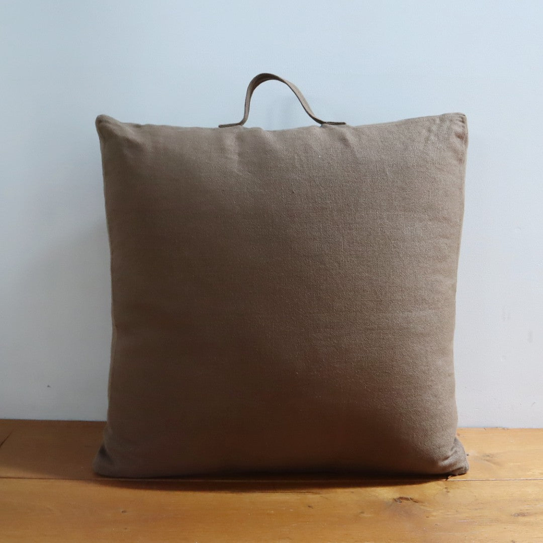 クッションや張地にも向いている生地です