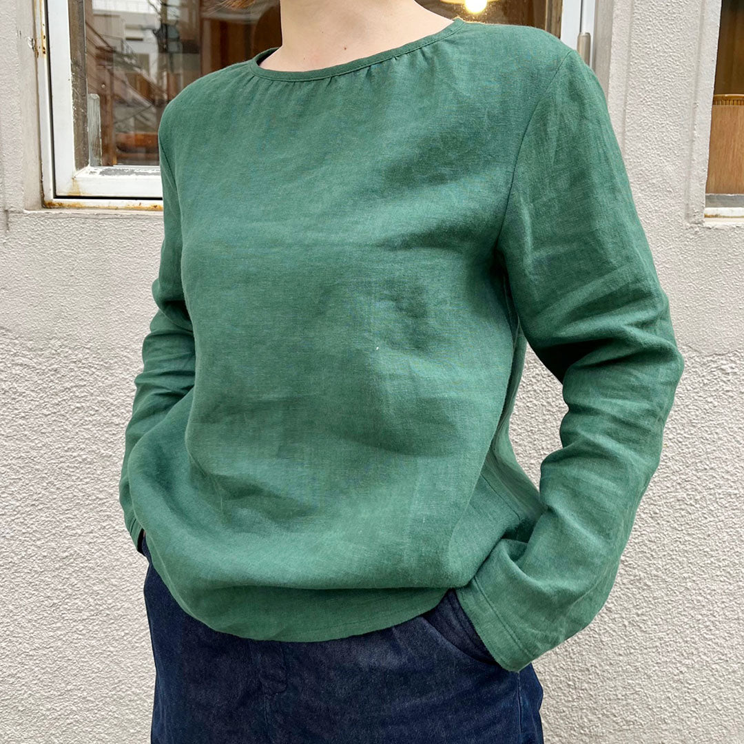 作品例:ジェイド シンプルなブラウス