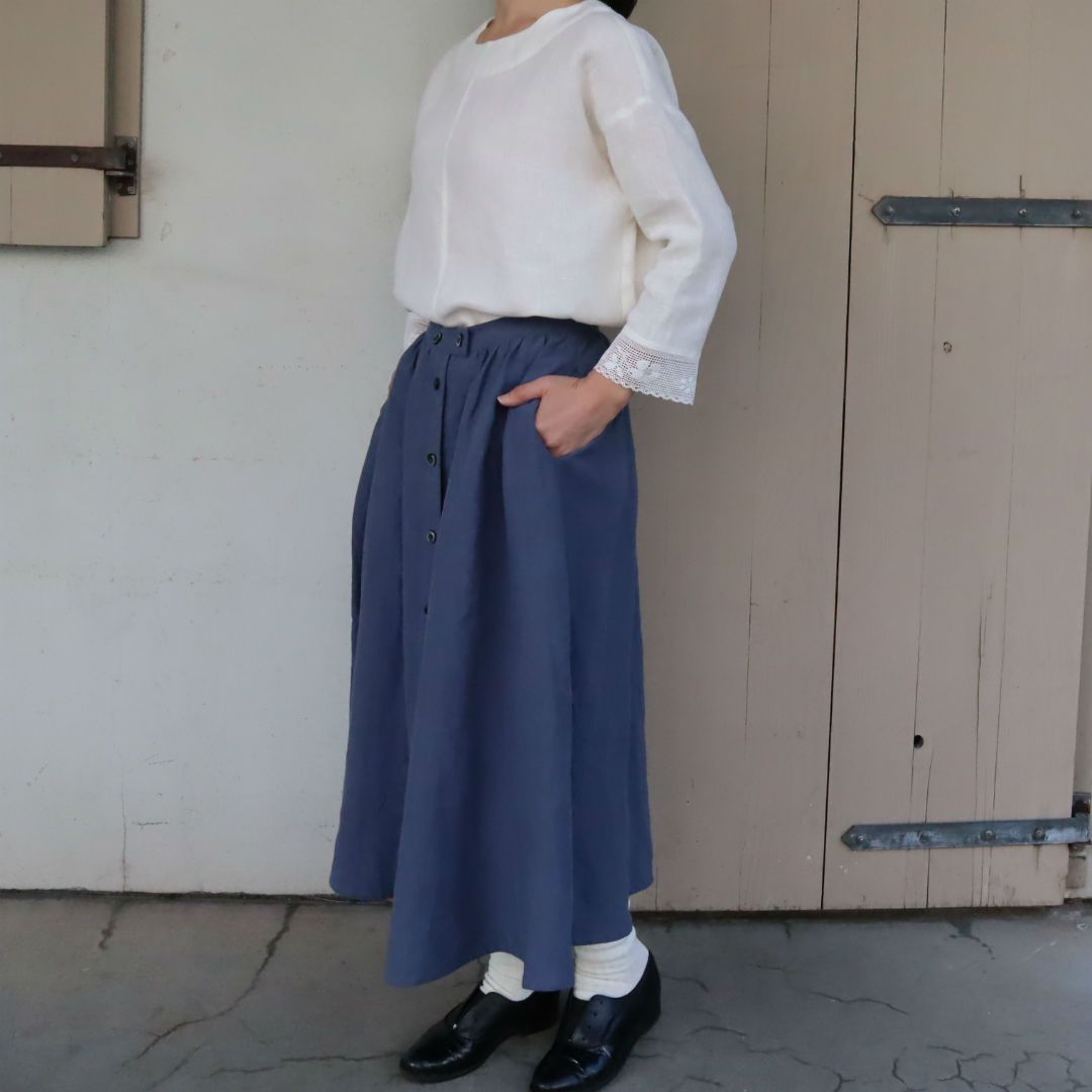 スカートに合わせても