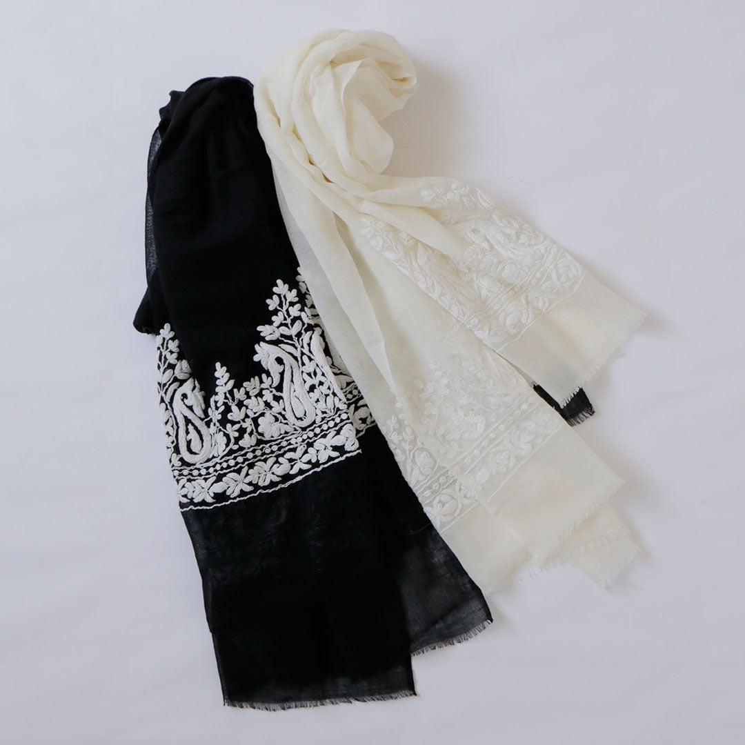 左:ブラック 右:ナチュラル