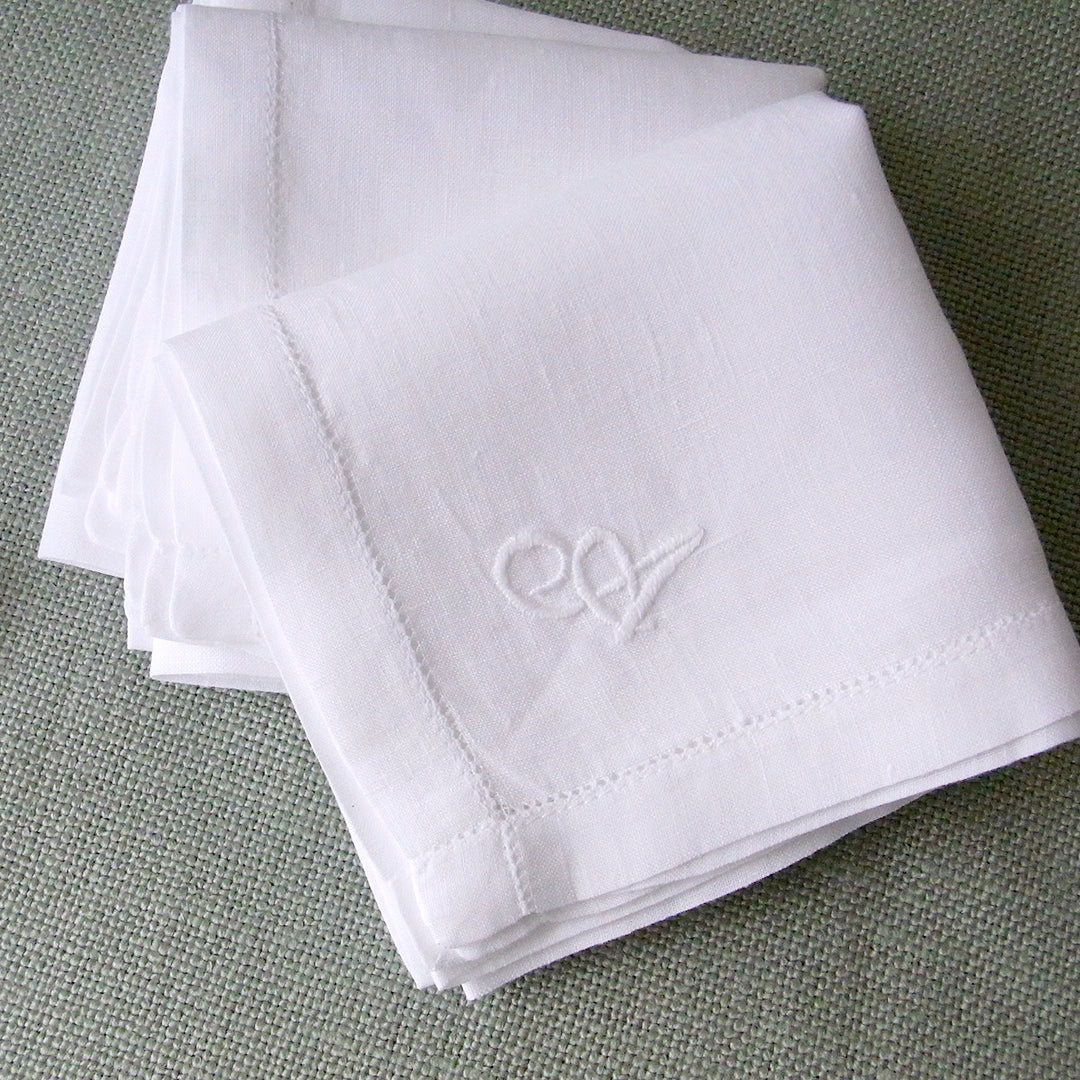 清潔感のある真っ白なリネンのハンカチ – Envelope - エンベロープ