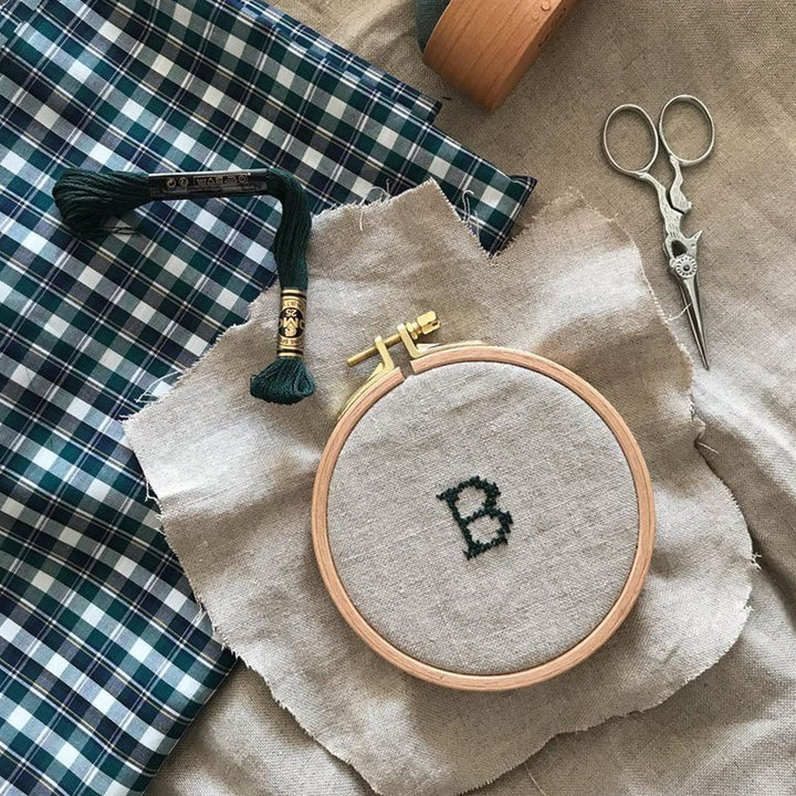 布、針山、刺繍枠、刺繍糸