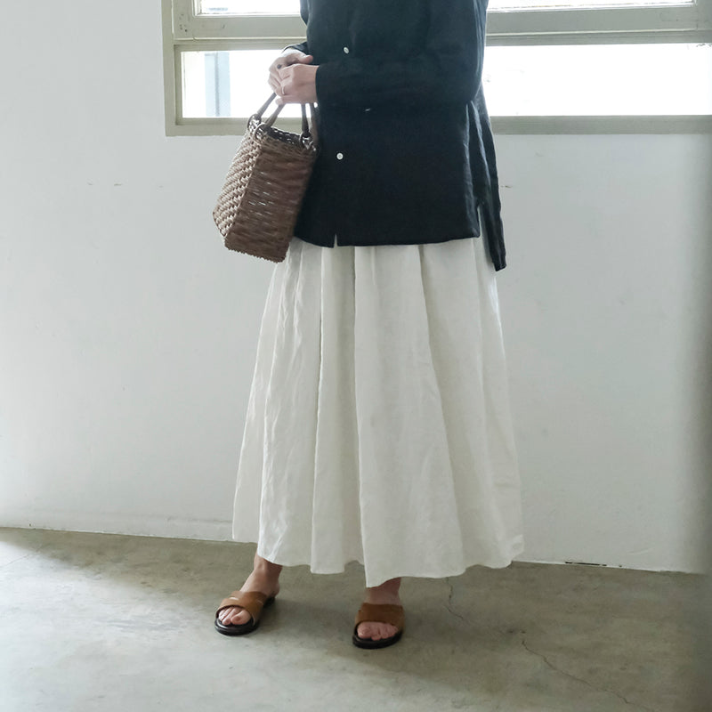 SALUÉの白いスカート