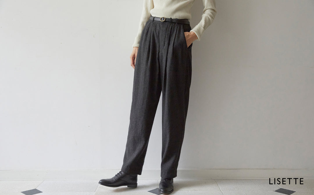 リネンウール素材のマニッシュなテーパードパンツ