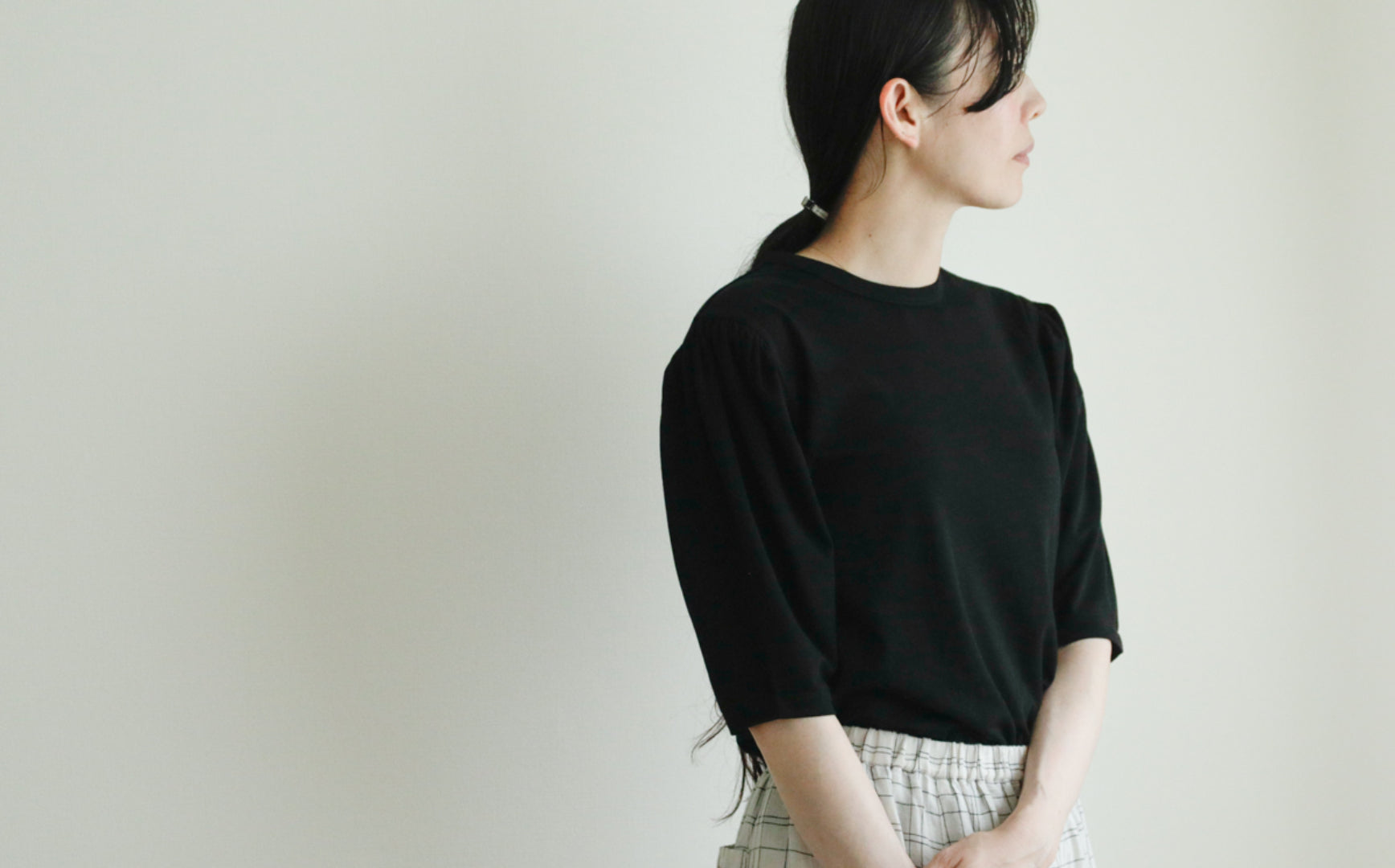 長めの袖をアクセントに。ShidaのTシャツ