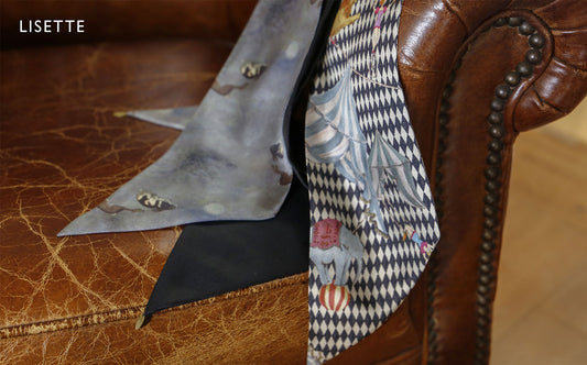 3つの柄のシルクの剣先スカーフ