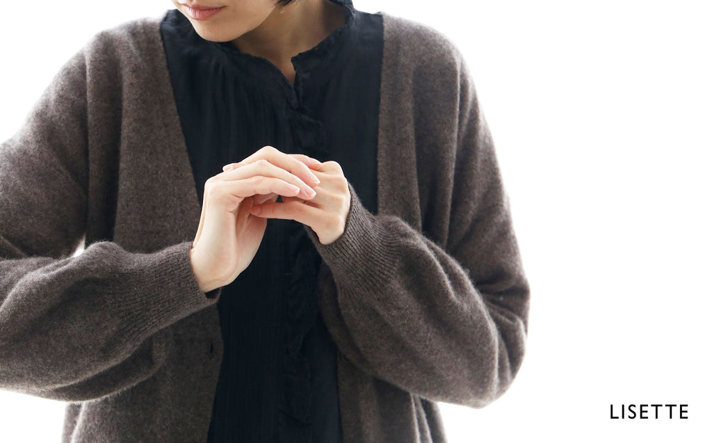 ゆったり着る軽くてなめらかなカシミヤ混カーディガン