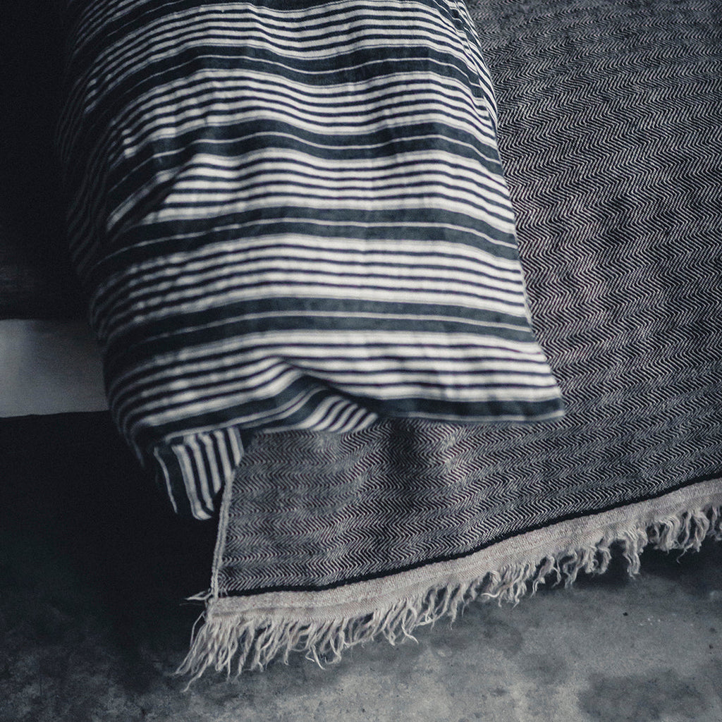 ベルギーリネンの気持ちよさ。綾織のほどよい厚み