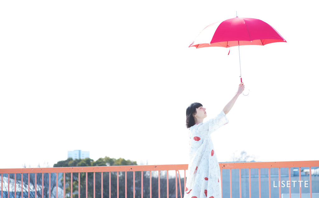 レ・パラプリュイ～赤い傘模様の服たち～