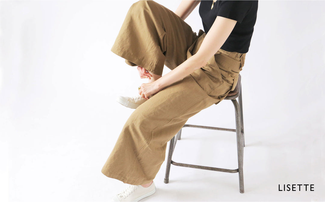 軽快な履き心地のフレアワークパンツ