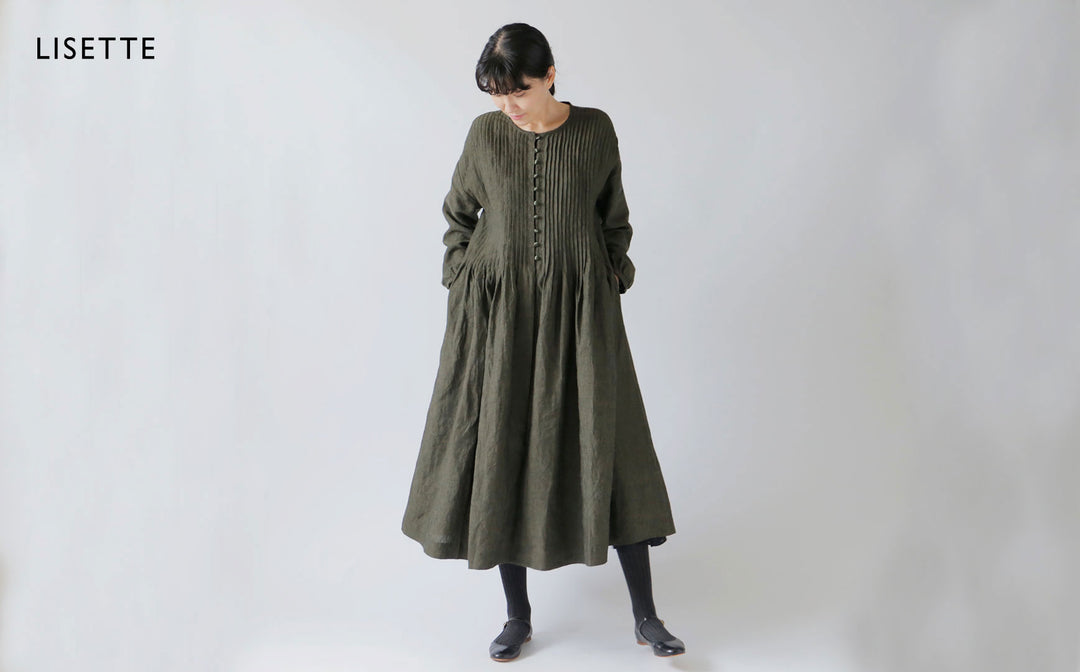 ピンタックが美しい、秋色のコートワンピース