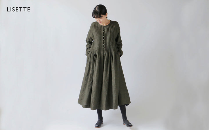 ピンタックが美しい、秋色のコートワンピース