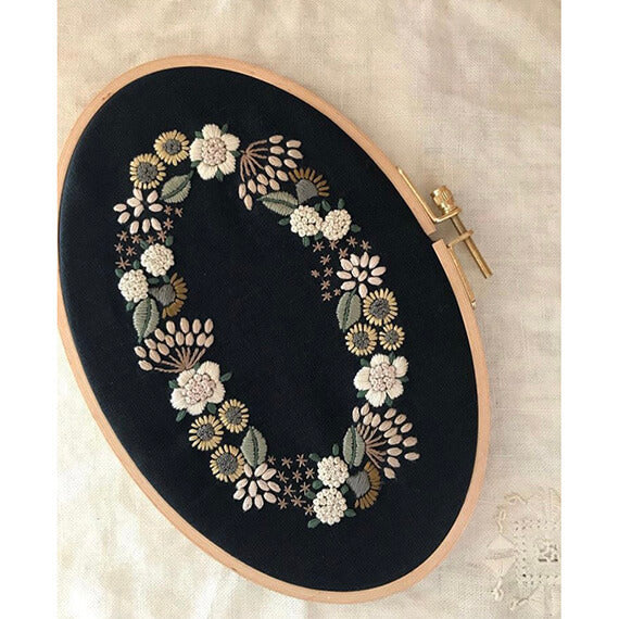 【樋口愉美子の刺繍時間】小さな花のリース　材料セット