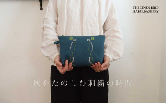 フラワーガーランド模様のポーチ