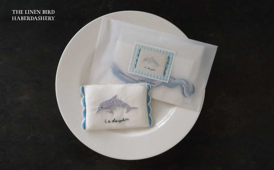 刺繍キット　イルカのティッシュケース