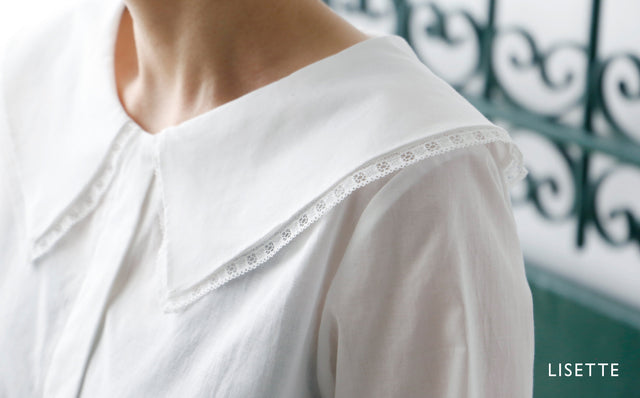 重なるフランスレースに見惚れるローンブラウス