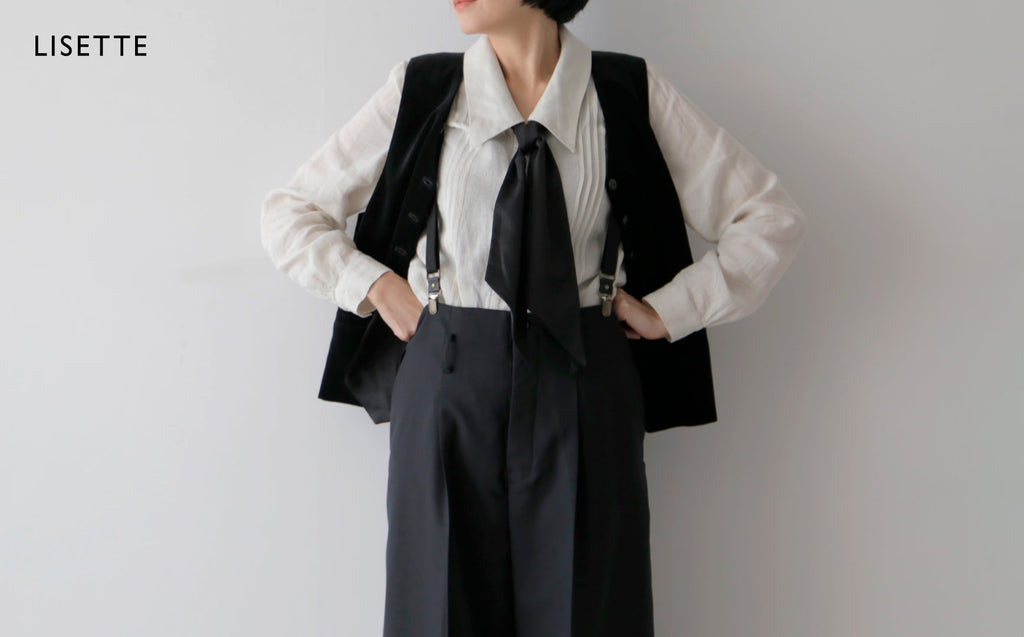 ワイドパンツとサスペンダーでつくる、クラシックな装い