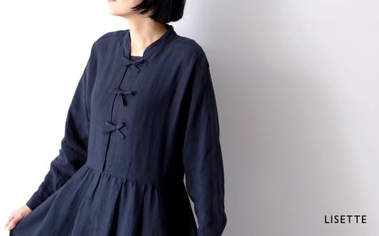 リボンが連なるリネンのワンピース