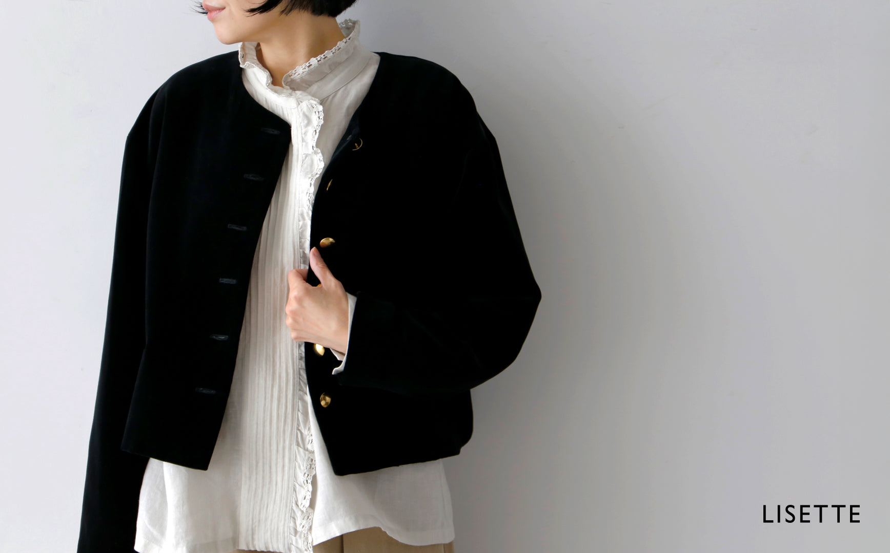 日常を少し特別にする、しなやかな別珍ジャケット