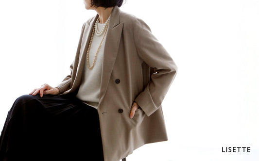 マニッシュに決まる、梳毛ウールのダブルジャケット