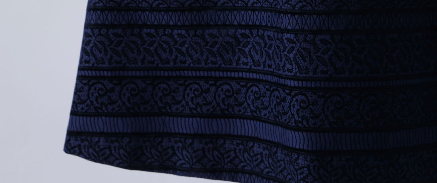 LISETTE-立体感のあるジャカード地で仕立てた優美な服