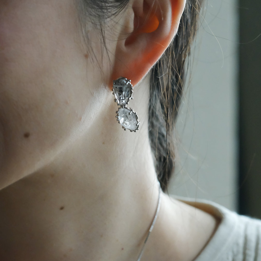 ［装身具LCF］原石水晶のピアス　二石