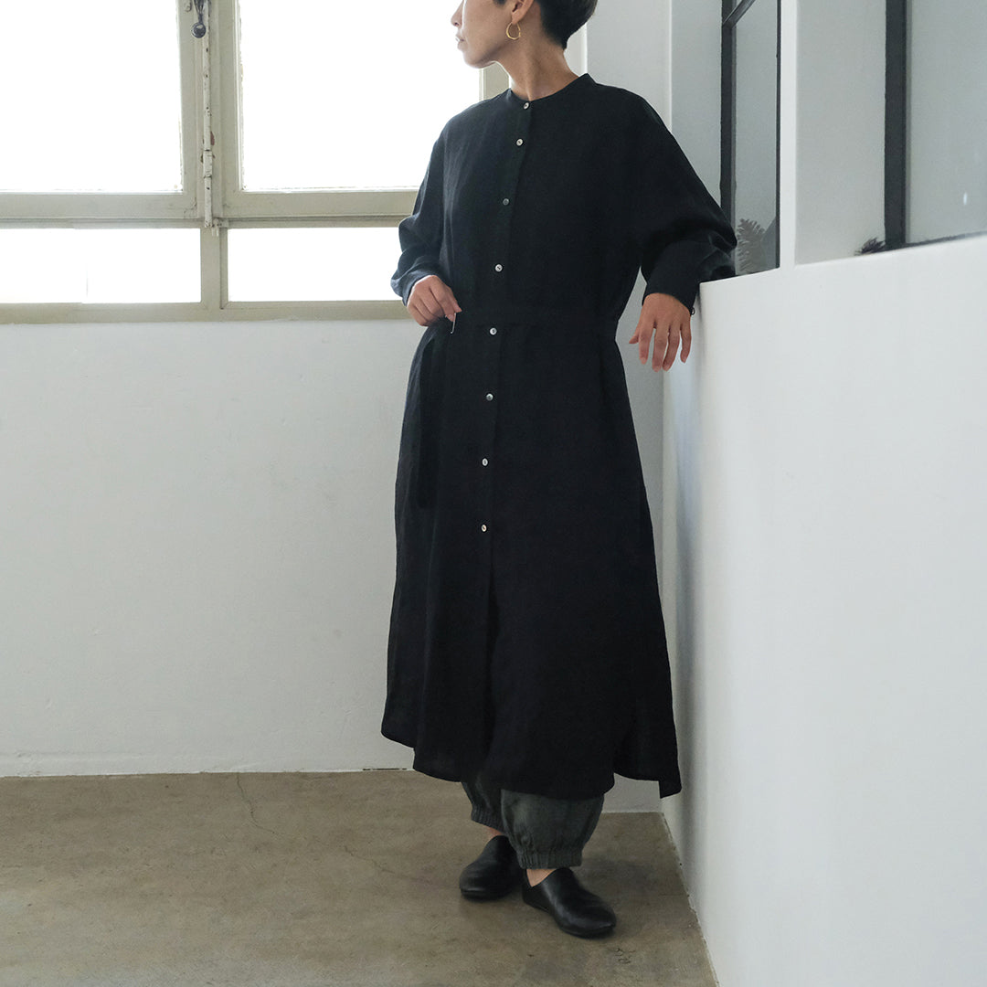 ［SALUÉ］バンドカラー長袖シャツドレス／ミッドウェイトリネン