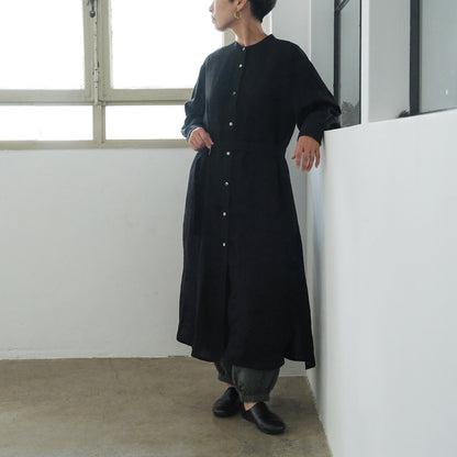 ［SALUÉ］バンドカラー長袖シャツドレス／ミッドウェイトリネン