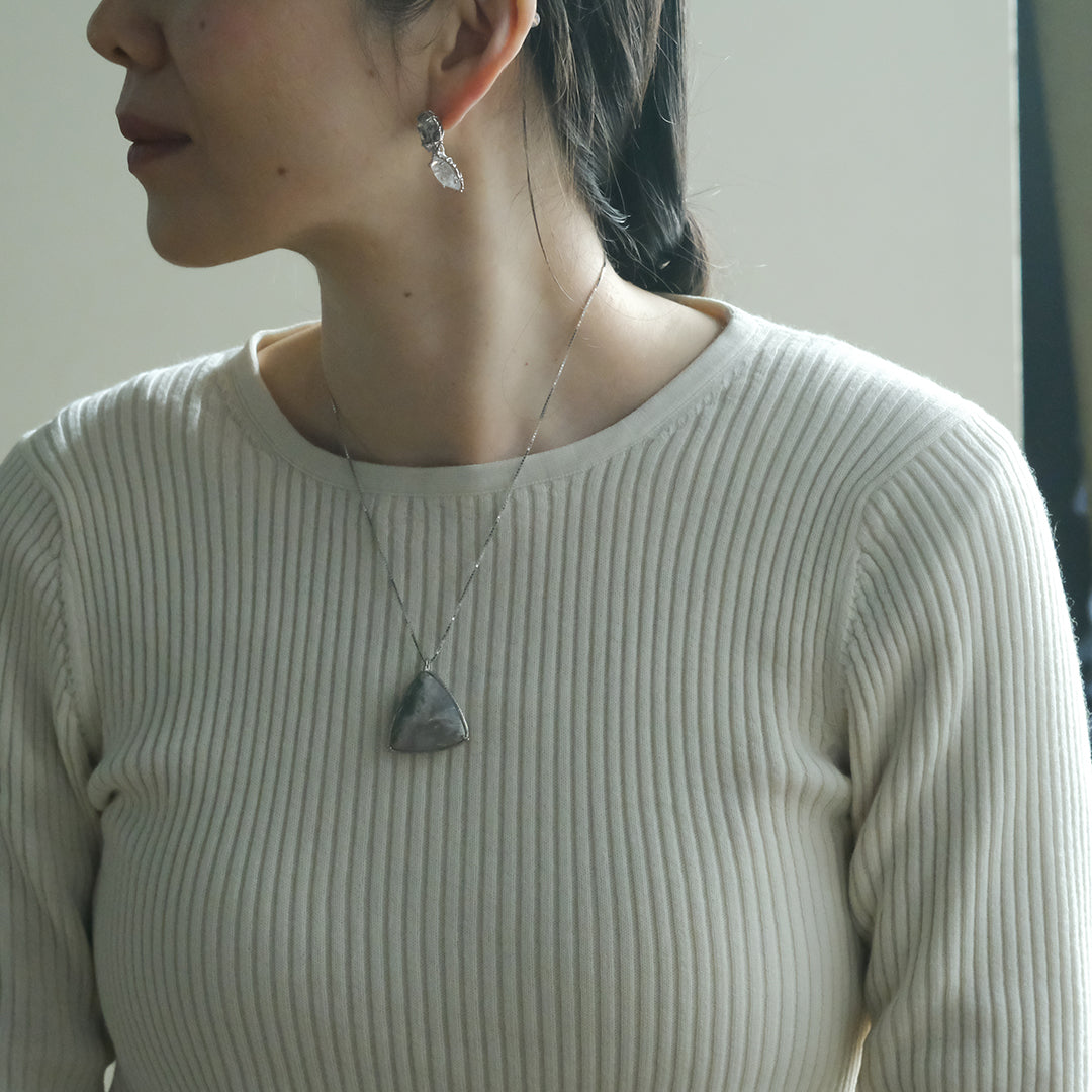 ［装身具LCF］原石水晶のピアス　二石