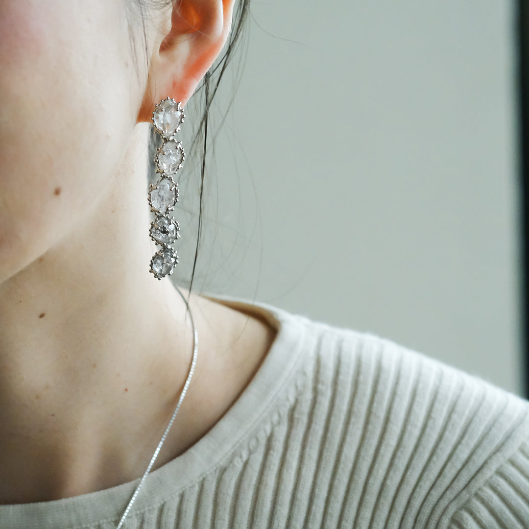 ［装身具LCF］原石水晶のピアス　五石