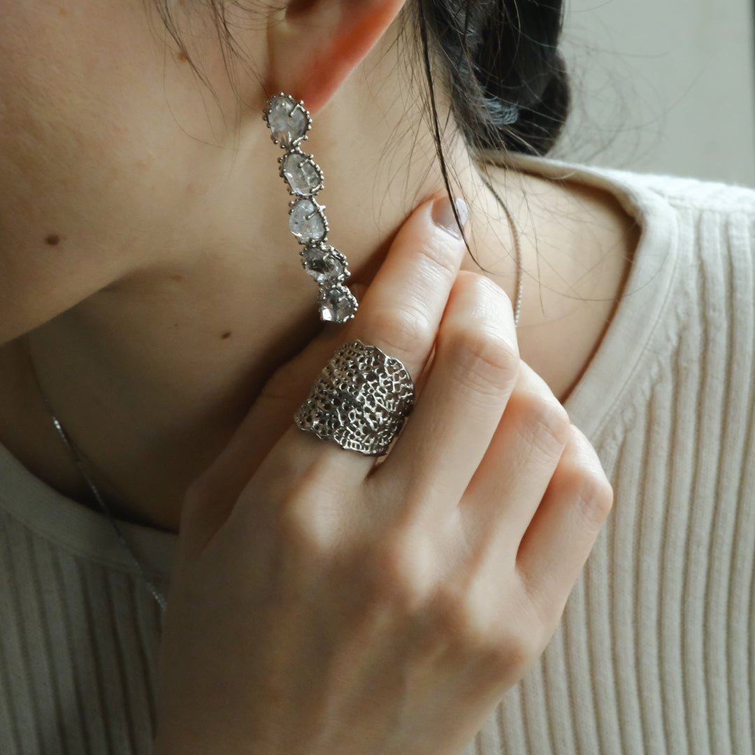 ［装身具LCF］原石水晶のピアス　五石