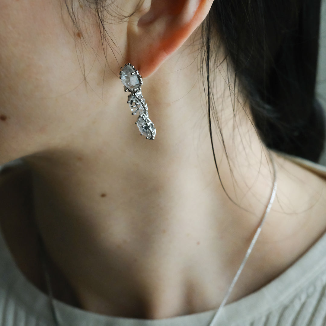 ［装身具LCF］原石水晶のピアス　三石