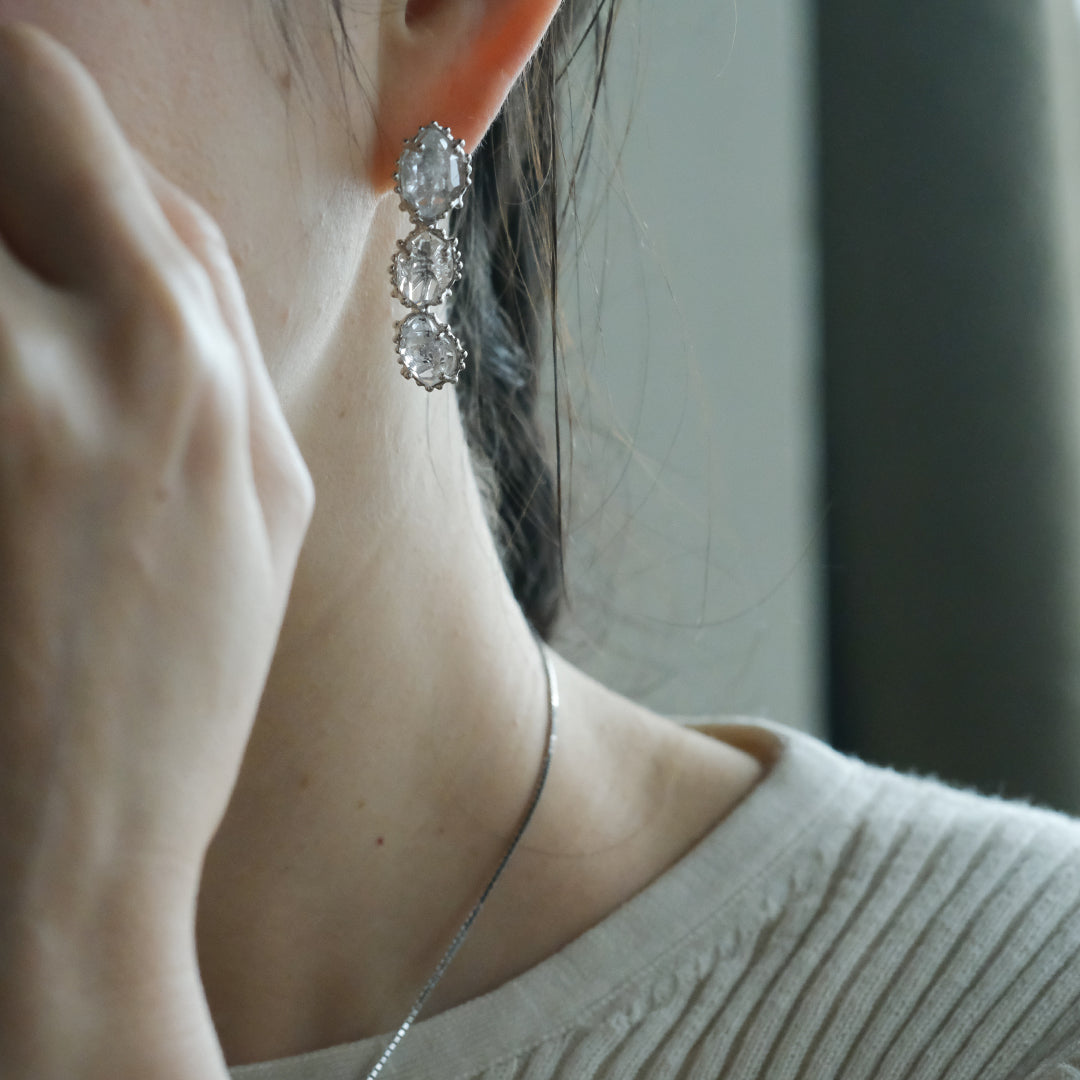 ［装身具LCF］原石水晶のピアス　三石