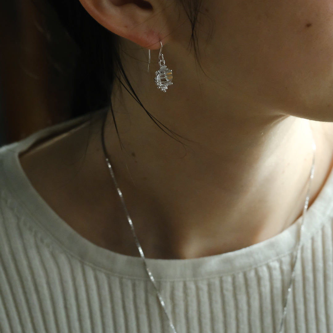 お値下げしました。装身具LCFピアス 装身具LCF］原石水晶のぶらさがりピアス – Envelope - エンベロープ