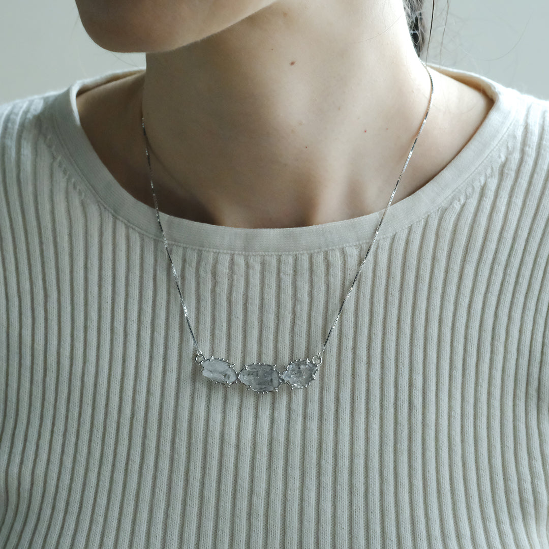 装身具LCF／原石水晶3石の首飾り