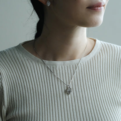 ［装身具LCF］原石水晶の首飾り