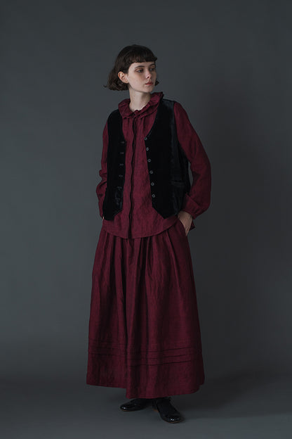 ▲2025AWカタログ掲載（モデル身長172cm）、ブラウス：レイチェル、スカート：ローレン